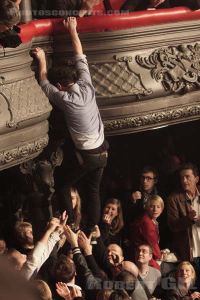 FOALS - 2008-11-15 - PARIS - La Cigale - Yannis Philippakis